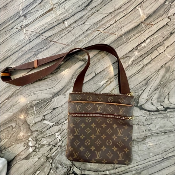 Authentic Louis Vuitton Monogram Pochette Valmy Shoulder Bag M40524 Used F/S - Picture 1 of 8